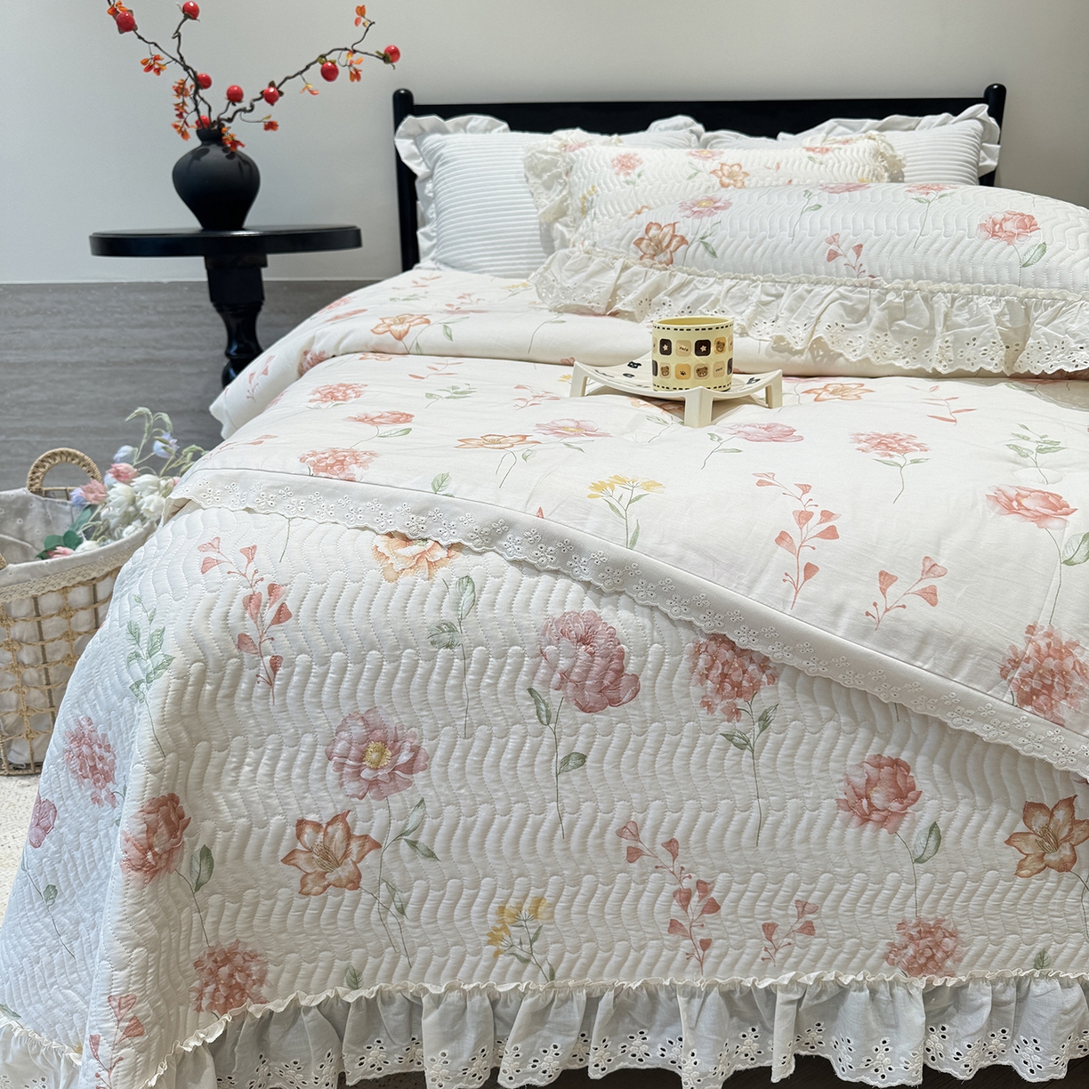 91家纺网 家纺一手货源 找家纺 莱豫家纺 2025新款全棉花边四季被5斤有同款床盖三件套 清幽粉