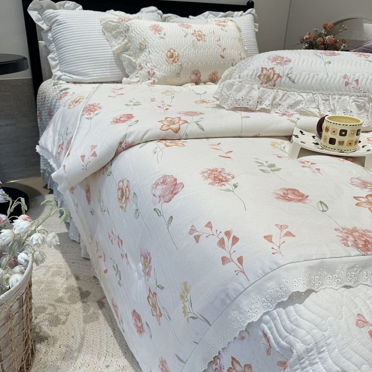 91家纺网 家纺一手货源 找家纺 莱豫家纺 2025新款全棉花边四季被5斤有同款床盖三件套 清幽粉