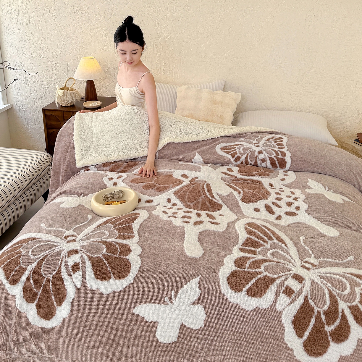 91家纺网 家纺一手货源 找家纺 （总）枋梢家纺 2025新款5D立体浮雕森系蝴蝶阳离子提花塔芙绒羊羔绒 加厚保暖盖毯 居家午睡保暖毯