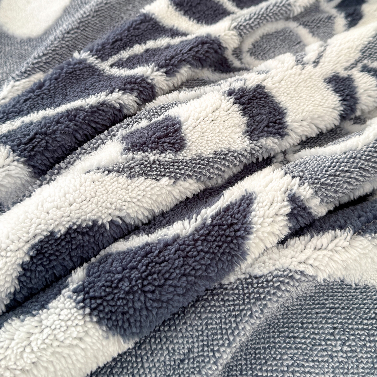 91家纺网 家纺一手货源 找家纺 枋梢家纺 2025新款5D立体浮雕森系蝴蝶阳离子提花塔芙绒羊羔绒 加厚保暖盖毯 居家午睡保暖毯 牛仔蓝