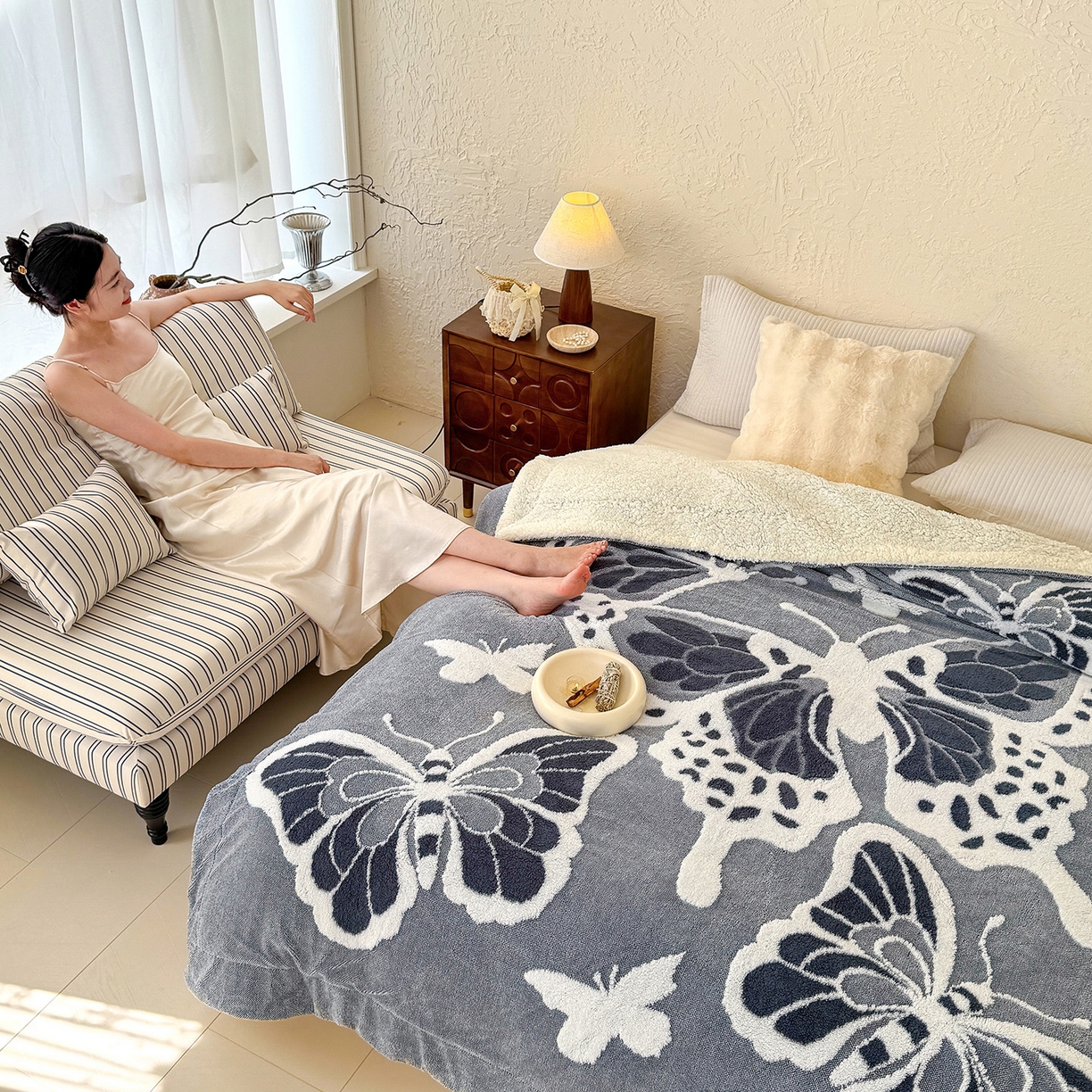 91家纺网 家纺一手货源 找家纺 枋梢家纺 2025新款5D立体浮雕森系蝴蝶阳离子提花塔芙绒羊羔绒 加厚保暖盖毯 居家午睡保暖毯 牛仔蓝