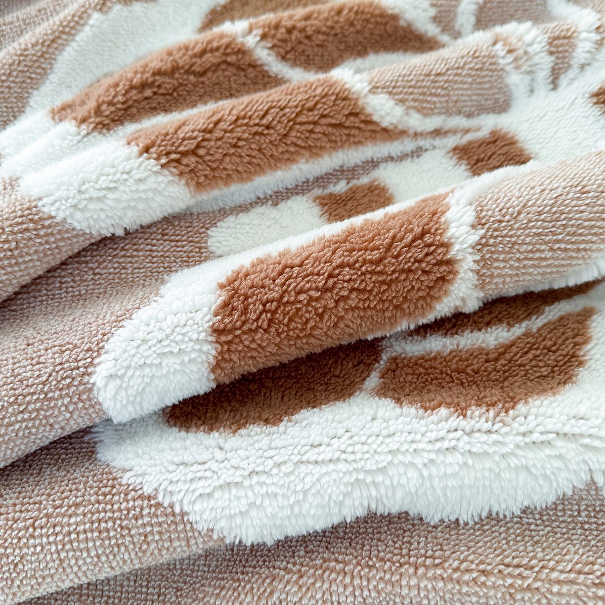 91家纺网 家纺一手货源 找家纺 枋梢家纺 2025新款5D立体浮雕森系蝴蝶阳离子提花塔芙绒羊羔绒 加厚保暖盖毯 居家午睡保暖毯 暖茶棕