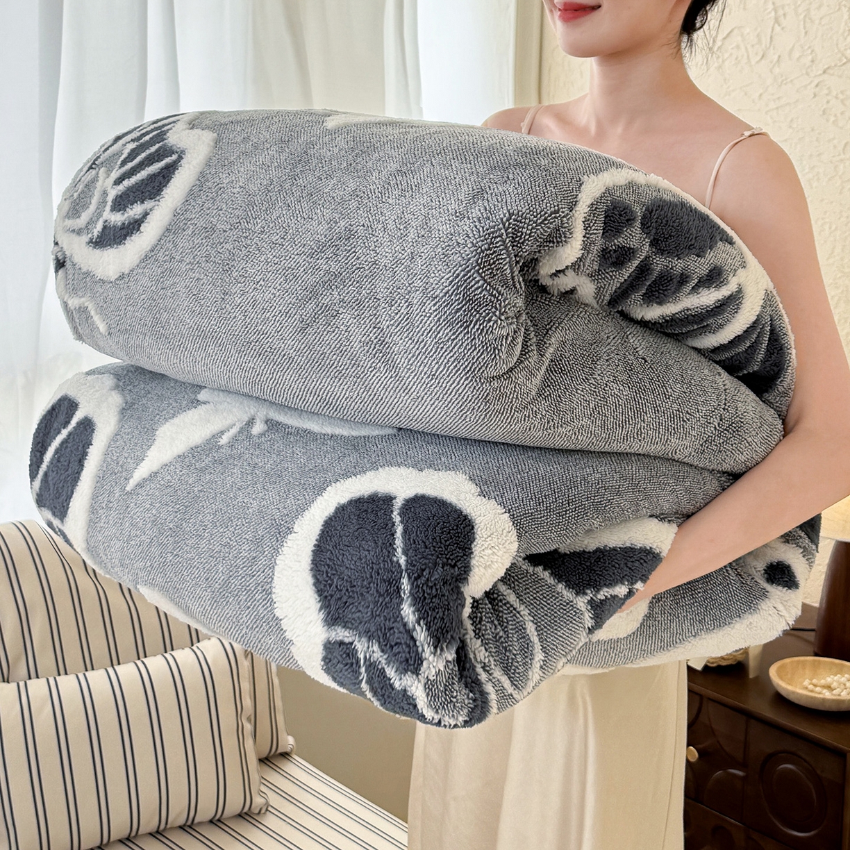 91家纺网 家纺一手货源 找家纺 枋梢家纺 2025新款5D立体浮雕森系蝴蝶阳离子提花塔芙绒羊羔绒 加厚保暖盖毯 居家午睡保暖毯 牛仔蓝