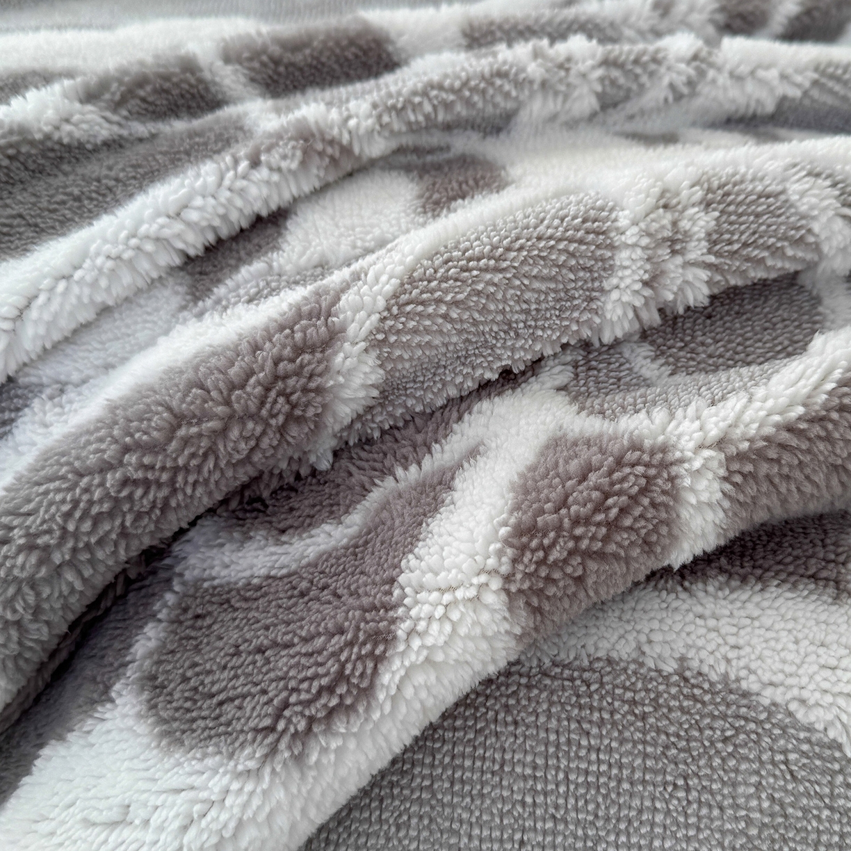 91家纺网 家纺一手货源 找家纺 枋梢家纺 2025新款5D立体浮雕森系蝴蝶阳离子提花塔芙绒羊羔绒 加厚保暖盖毯 居家午睡保暖毯 云雾灰