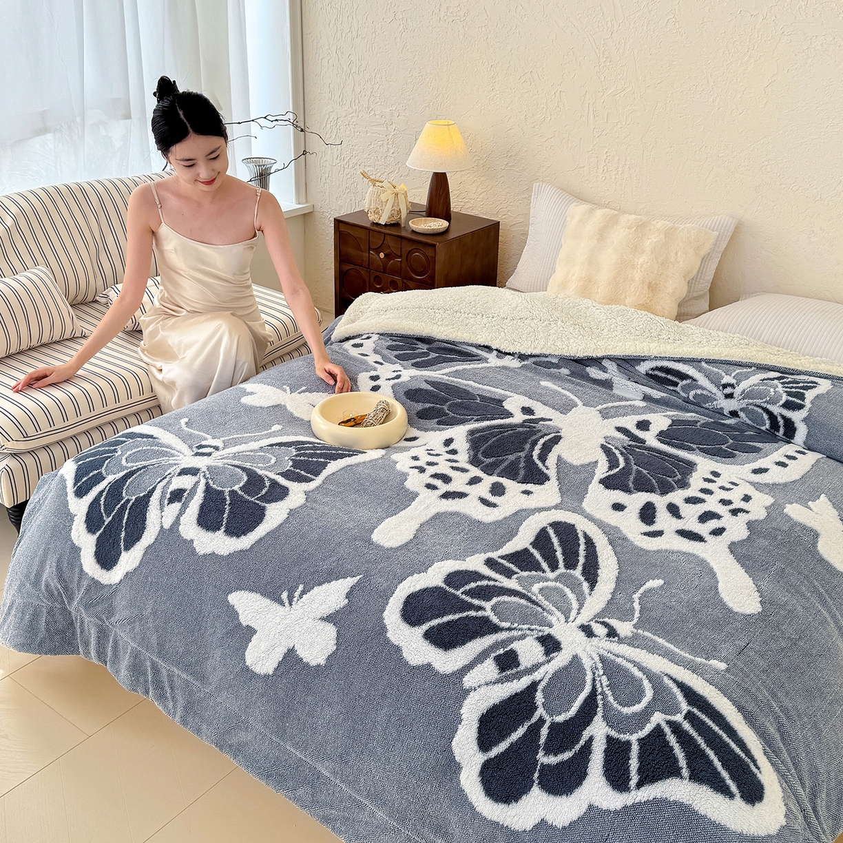 91家纺网 家纺一手货源 找家纺 枋梢家纺 2025新款5D立体浮雕森系蝴蝶阳离子提花塔芙绒羊羔绒 加厚保暖盖毯 居家午睡保暖毯 牛仔蓝