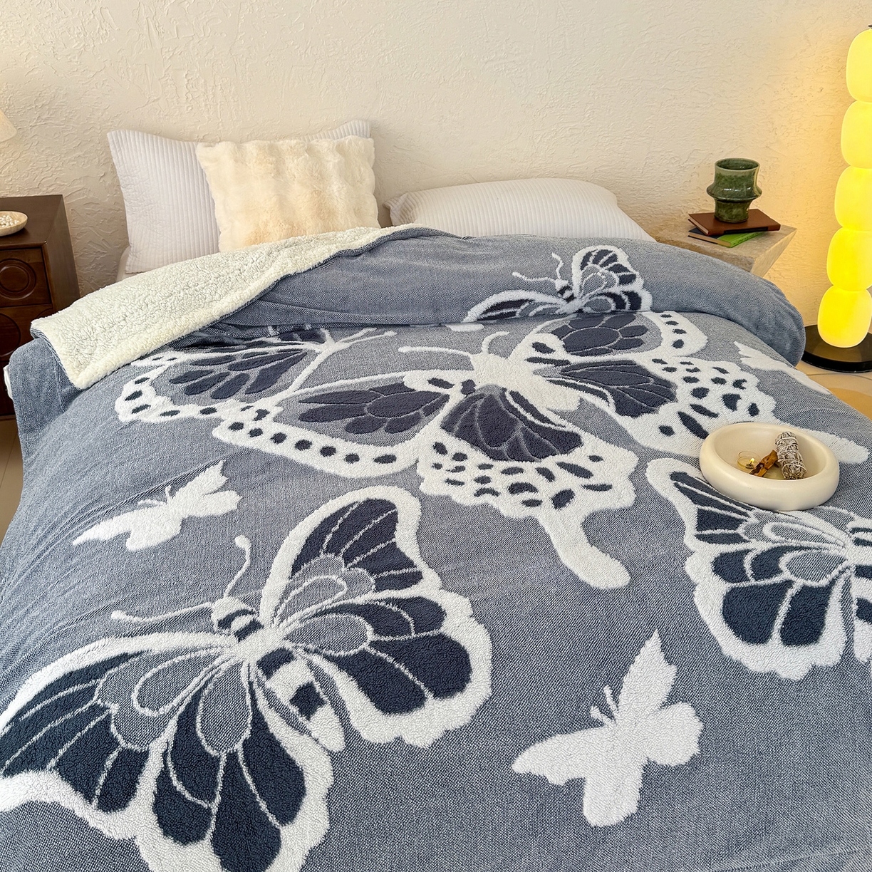 91家纺网 家纺一手货源 找家纺 枋梢家纺 2025新款5D立体浮雕森系蝴蝶阳离子提花塔芙绒羊羔绒 加厚保暖盖毯 居家午睡保暖毯 牛仔蓝