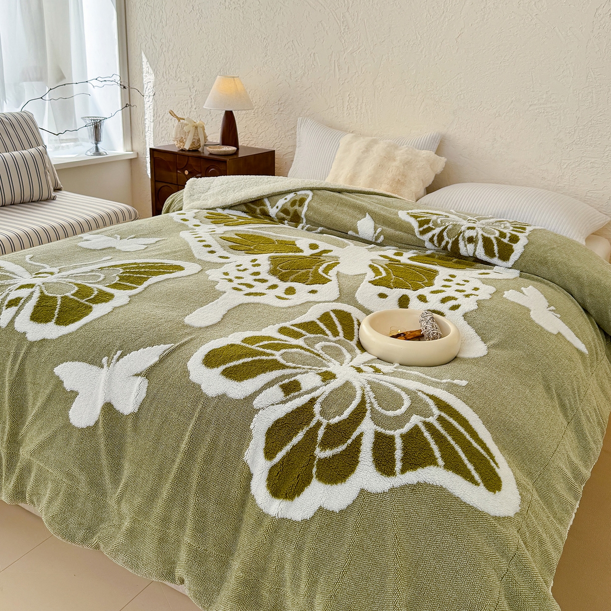 91家纺网 家纺一手货源 找家纺 枋梢家纺 2025新款5D立体浮雕森系蝴蝶阳离子提花塔芙绒羊羔绒 加厚保暖盖毯 居家午睡保暖毯 橄榄绿