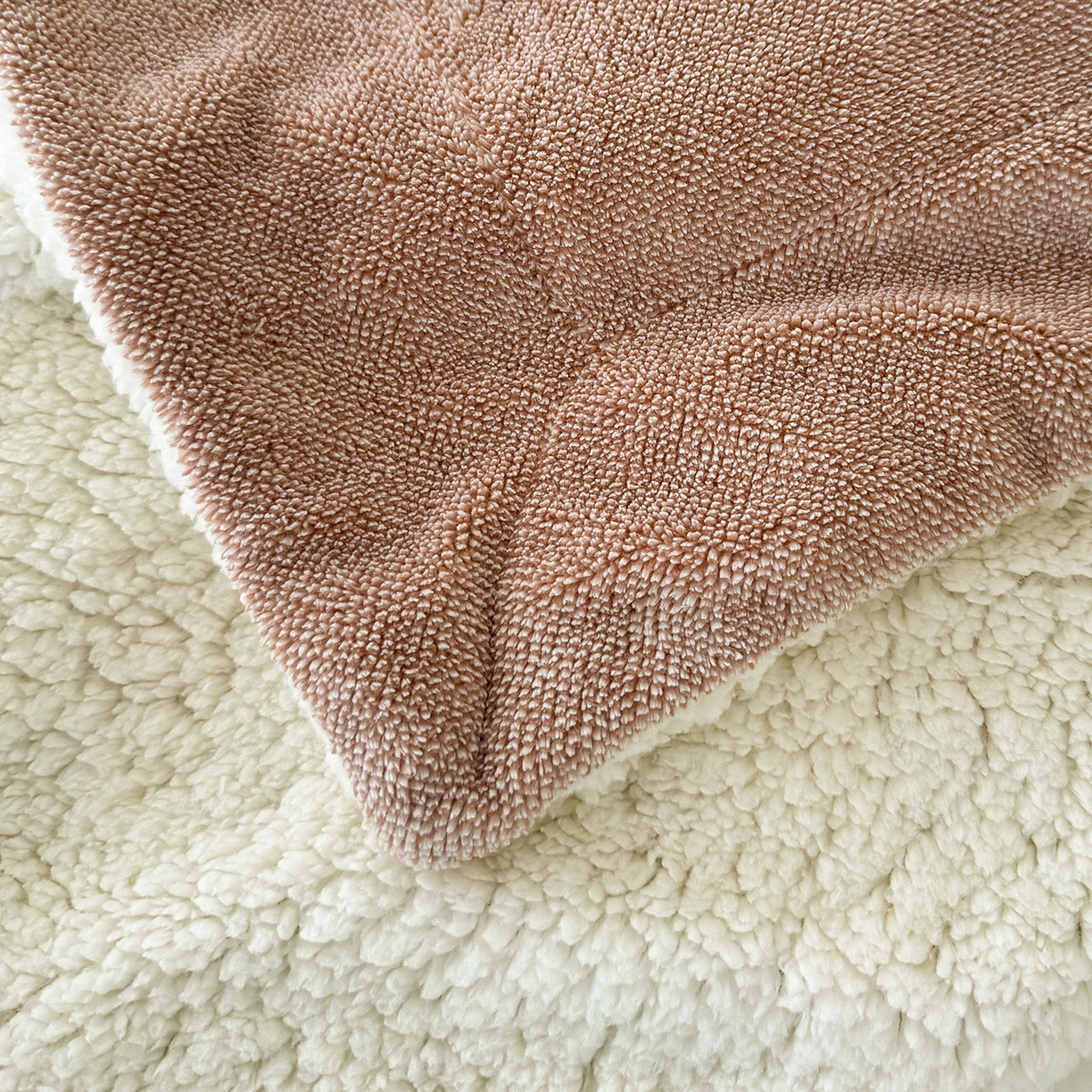 91家纺网 家纺一手货源 找家纺 枋梢家纺 2025新款5D立体浮雕森系蝴蝶阳离子提花塔芙绒羊羔绒 加厚保暖盖毯 居家午睡保暖毯 暖茶棕