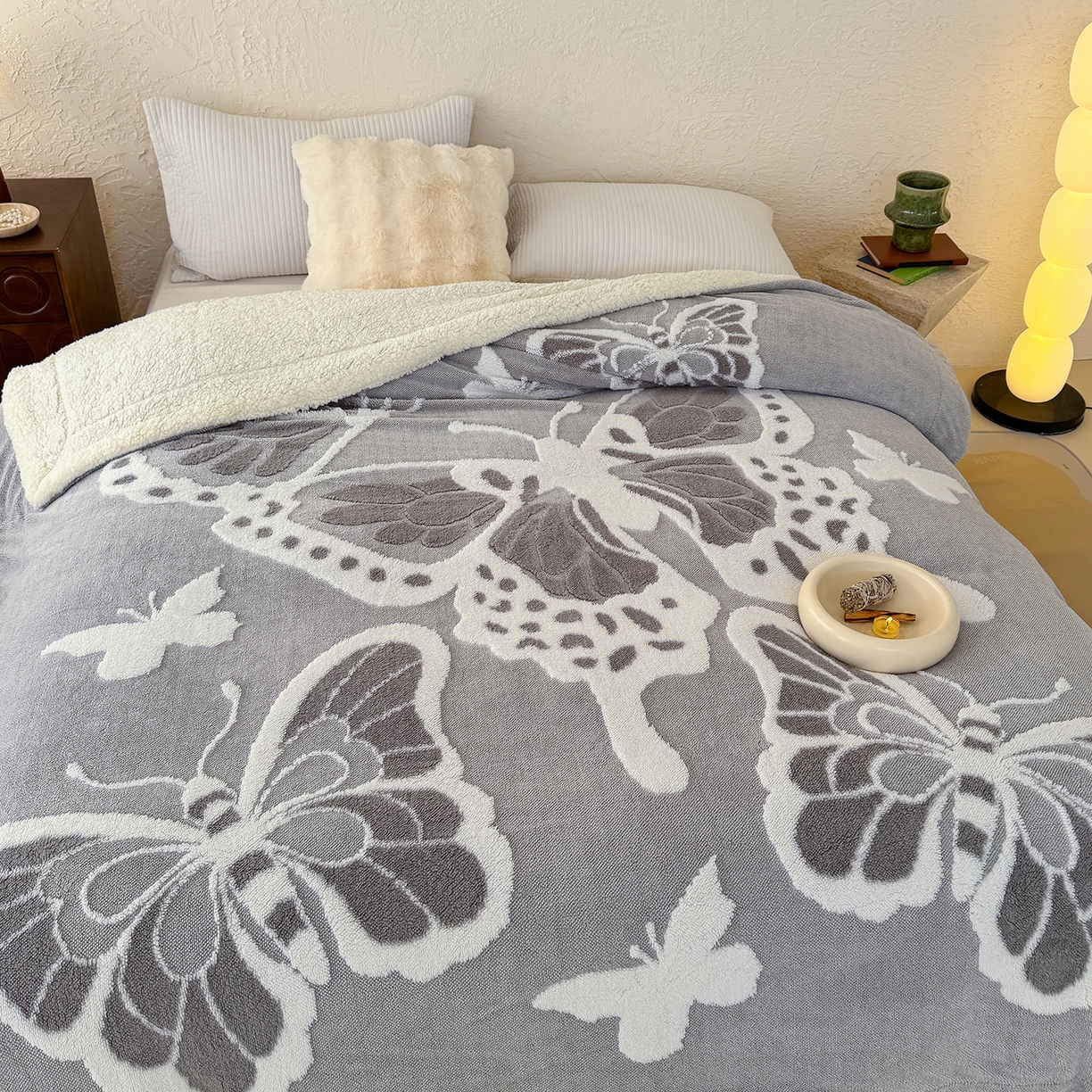 91家纺网 家纺一手货源 找家纺 枋梢家纺 2025新款5D立体浮雕森系蝴蝶阳离子提花塔芙绒羊羔绒 加厚保暖盖毯 居家午睡保暖毯 云雾灰