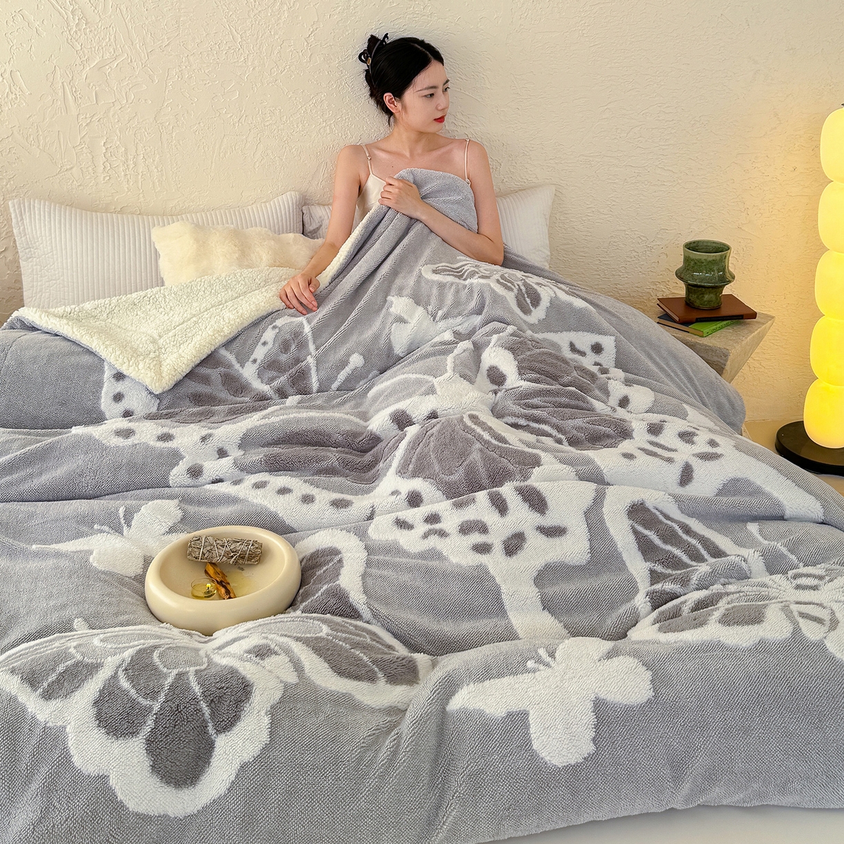 91家纺网 家纺一手货源 找家纺 枋梢家纺 2025新款5D立体浮雕森系蝴蝶阳离子提花塔芙绒羊羔绒 加厚保暖盖毯 居家午睡保暖毯 云雾灰