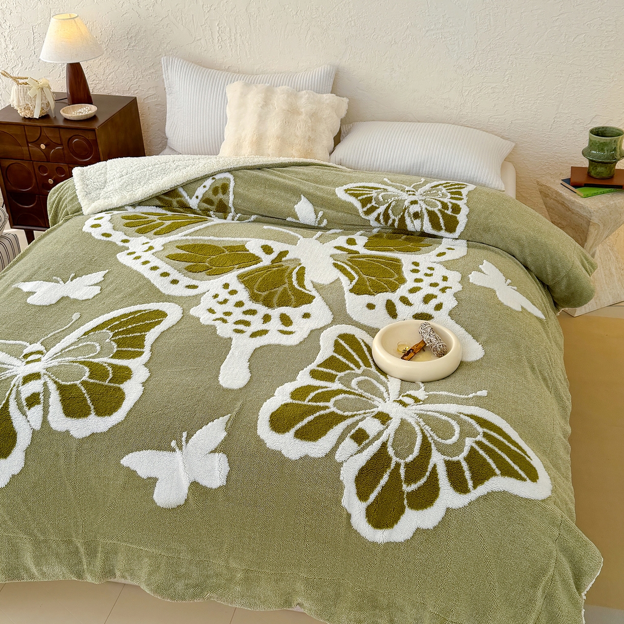 91家纺网 家纺一手货源 找家纺 枋梢家纺 2025新款5D立体浮雕森系蝴蝶阳离子提花塔芙绒羊羔绒 加厚保暖盖毯 居家午睡保暖毯 橄榄绿