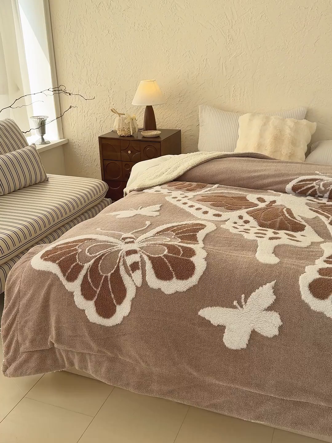 91家纺网 家纺一手货源 找家纺 枋梢家纺 2025新款5D立体浮雕森系蝴蝶阳离子提花塔芙绒羊羔绒 加厚保暖盖毯 居家午睡保暖毯 暖茶棕