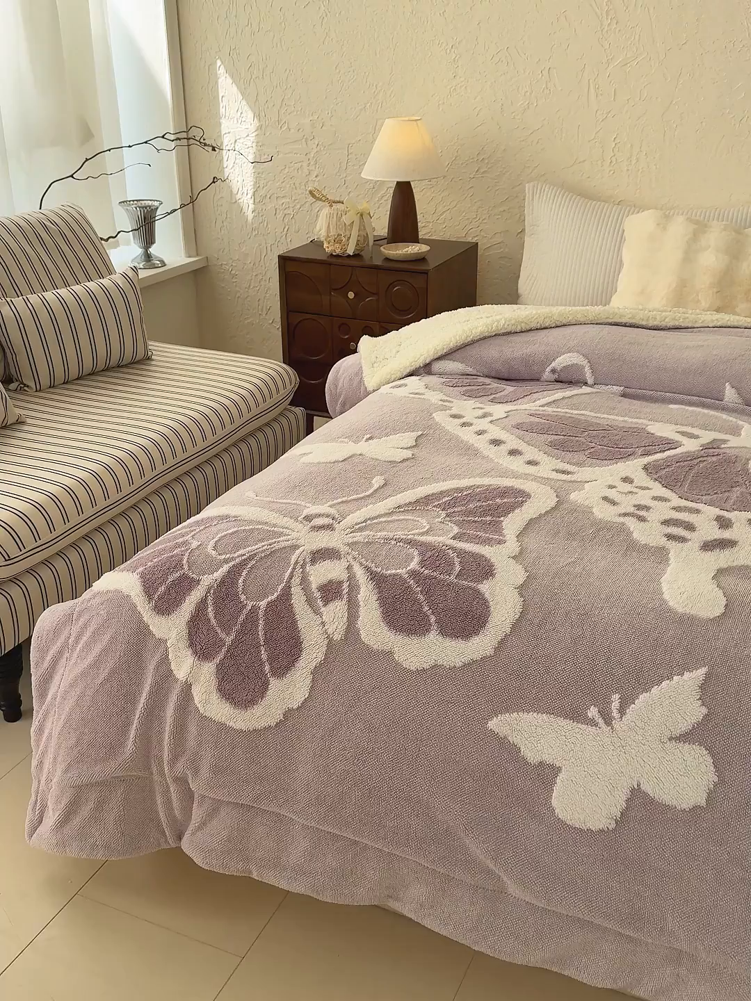 91家纺网 家纺一手货源 找家纺 枋梢家纺 2025新款5D立体浮雕森系蝴蝶阳离子提花塔芙绒羊羔绒 加厚保暖盖毯 居家午睡保暖毯 香芋紫