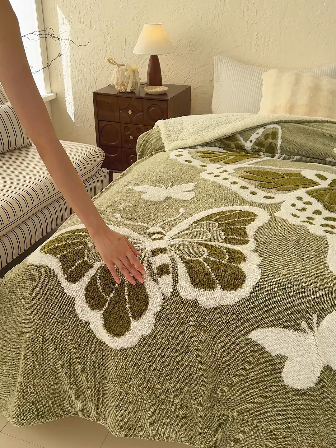 91家纺网 家纺一手货源 找家纺 （总）枋梢家纺 2025新款5D立体浮雕森系蝴蝶阳离子提花塔芙绒羊羔绒 加厚保暖盖毯 居家午睡保暖毯