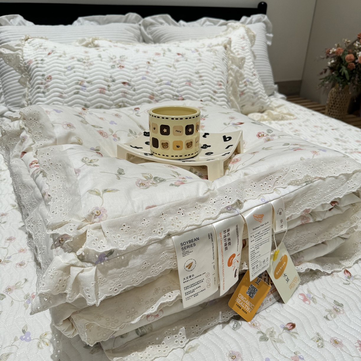 91家纺网 家纺一手货源 找家纺 莱豫家纺 2025新款全棉花边四季被5斤有同款床盖三件套 薇语梦