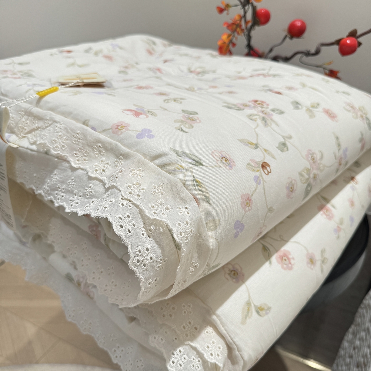 91家纺网 家纺一手货源 找家纺 莱豫家纺 2025新款全棉花边四季被5斤有同款床盖三件套 薇语梦