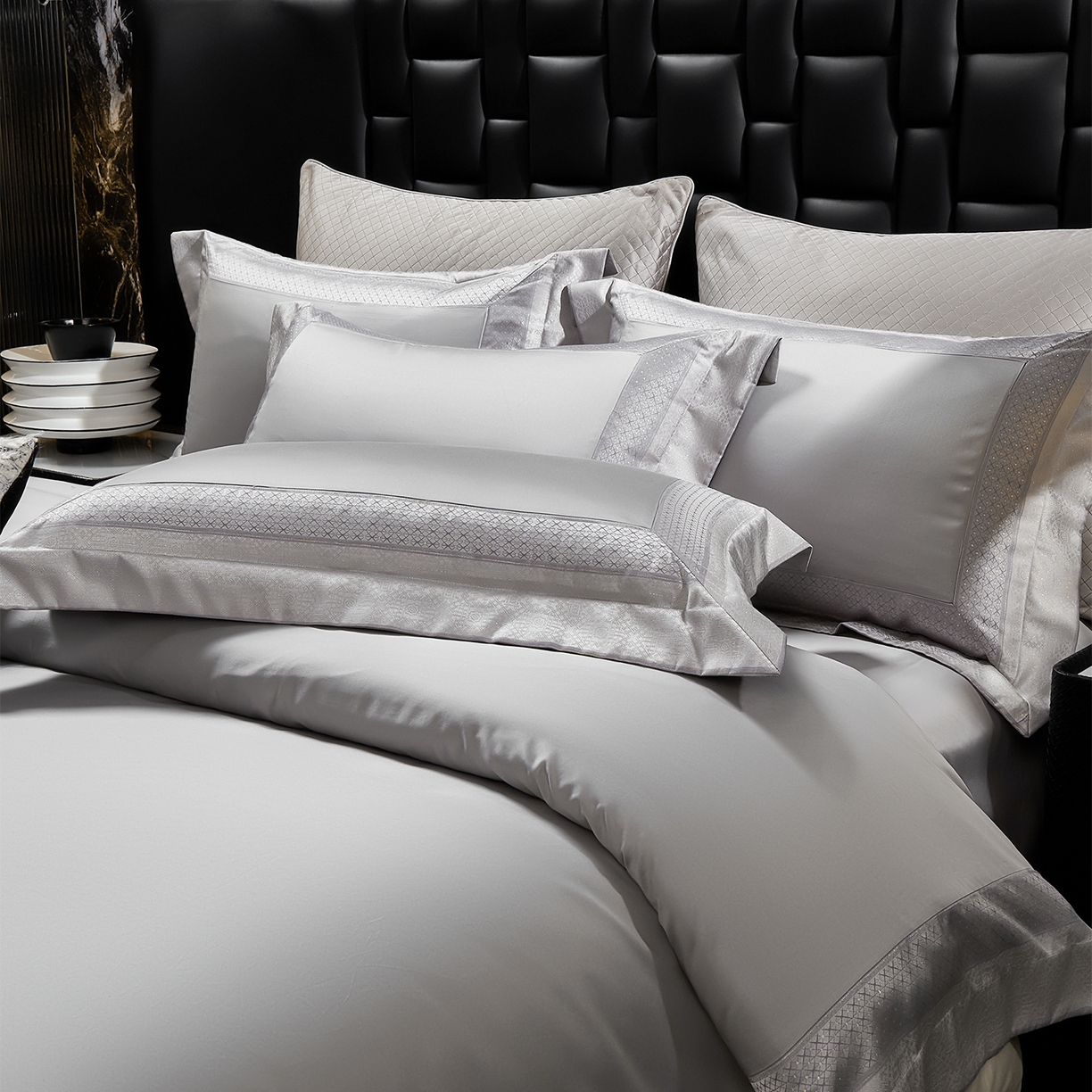 91家纺网 家纺一手货源 找家纺 （总）元元家居（元元被业） 2025秋冬新款百支长绒棉纯棉贡缎工艺款四件套-魅影系列