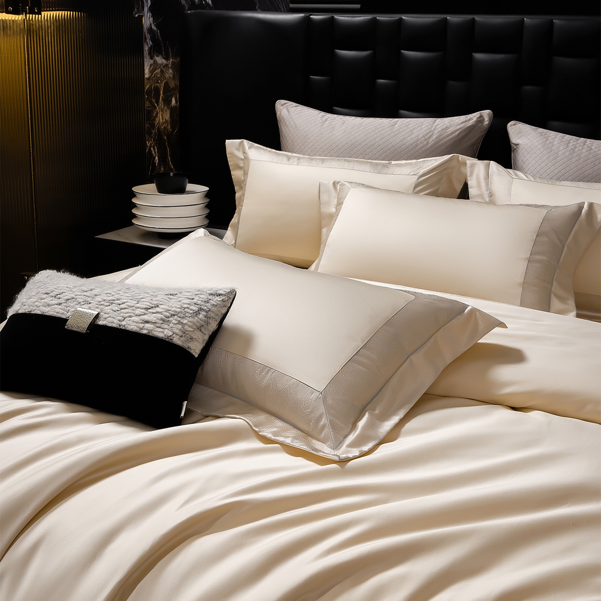 91家纺网 家纺一手货源 找家纺 元元家居（元元被业） 2025秋冬新款百支长绒棉纯棉贡缎工艺款四件套-魅影系列 魅影-香槟金
