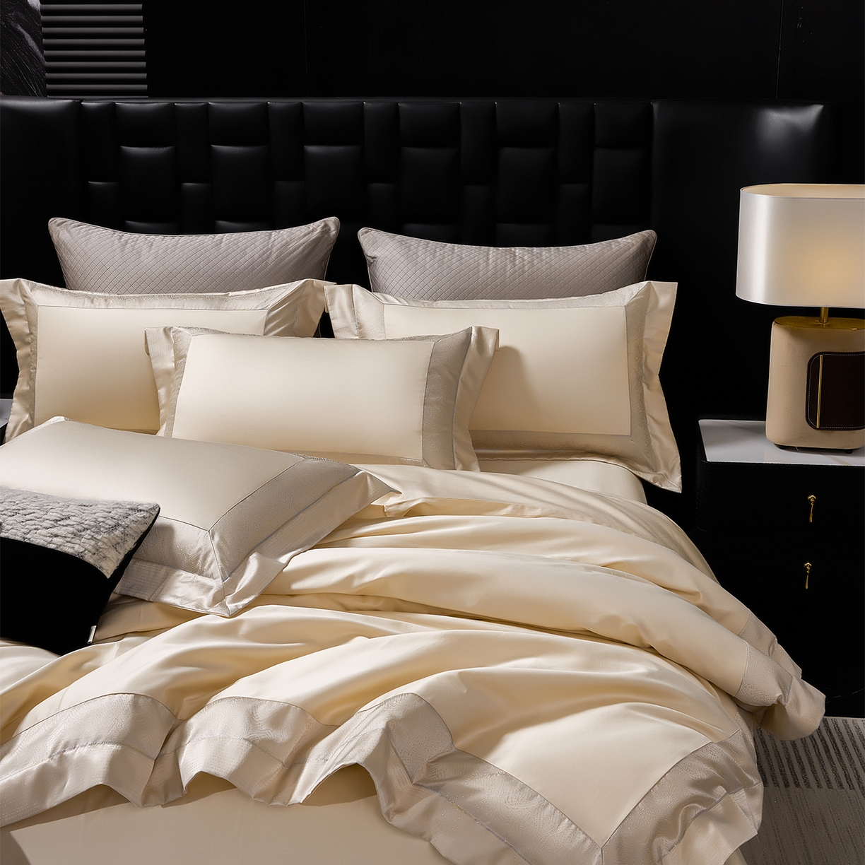 91家纺网 家纺一手货源 找家纺 元元家居（元元被业） 2025秋冬新款百支长绒棉纯棉贡缎工艺款四件套-魅影系列 魅影-香槟金