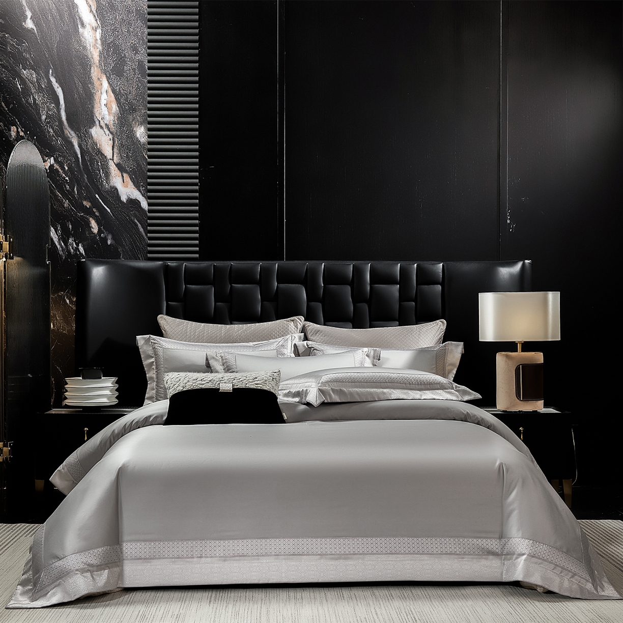 91家纺网 家纺一手货源 找家纺 元元家居（元元被业） 2025秋冬新款百支长绒棉纯棉贡缎工艺款四件套-魅影系列 魅影-布鲁灰