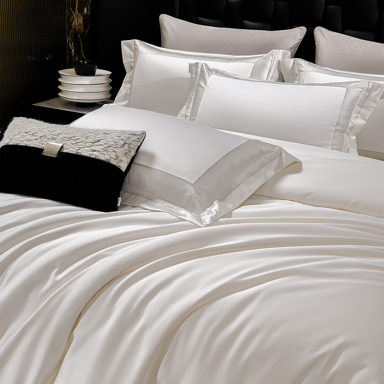 91家纺网 家纺一手货源 找家纺 元元家居（元元被业） 2025秋冬新款百支长绒棉纯棉贡缎工艺款四件套-魅影系列 魅影-典雅白