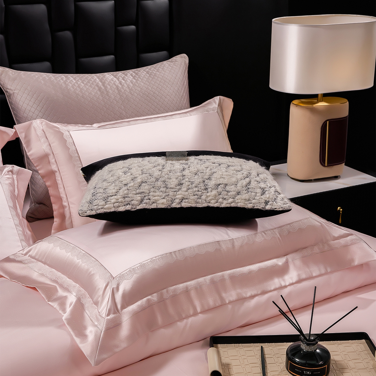 91家纺网 家纺一手货源 找家纺 元元家居（元元被业） 2025秋冬新款百支长绒棉纯棉贡缎工艺款四件套-魅影系列 魅影-优雅粉