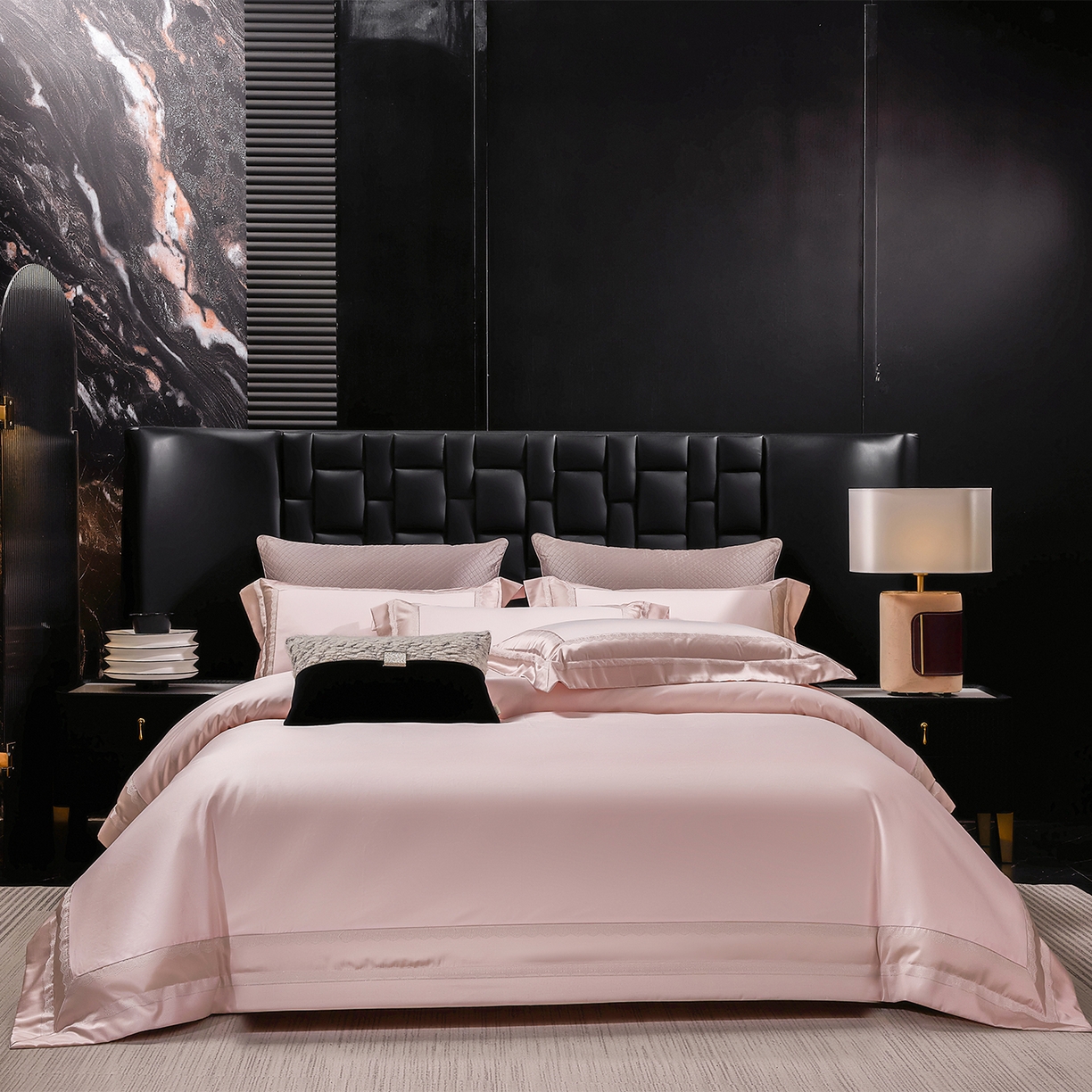 91家纺网 家纺一手货源 找家纺 元元家居（元元被业） 2025秋冬新款百支长绒棉纯棉贡缎工艺款四件套-魅影系列 魅影-优雅粉