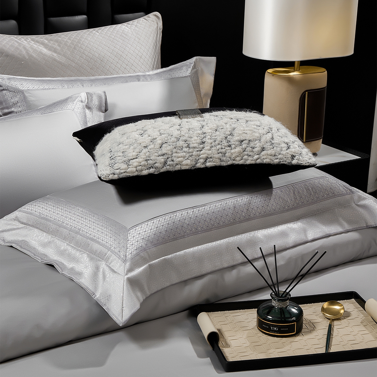 91家纺网 家纺一手货源 找家纺 （总）元元家居（元元被业） 2025秋冬新款百支长绒棉纯棉贡缎工艺款四件套-魅影系列