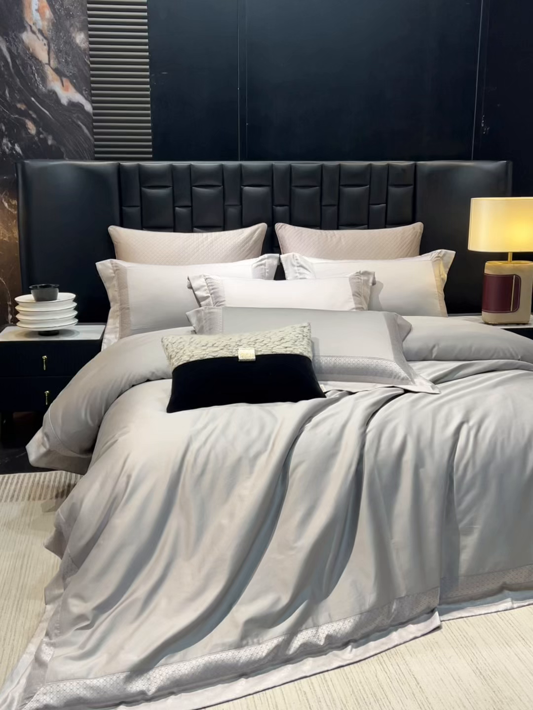 91家纺网 家纺一手货源 找家纺 （总）元元家居（元元被业） 2025秋冬新款百支长绒棉纯棉贡缎工艺款四件套-魅影系列