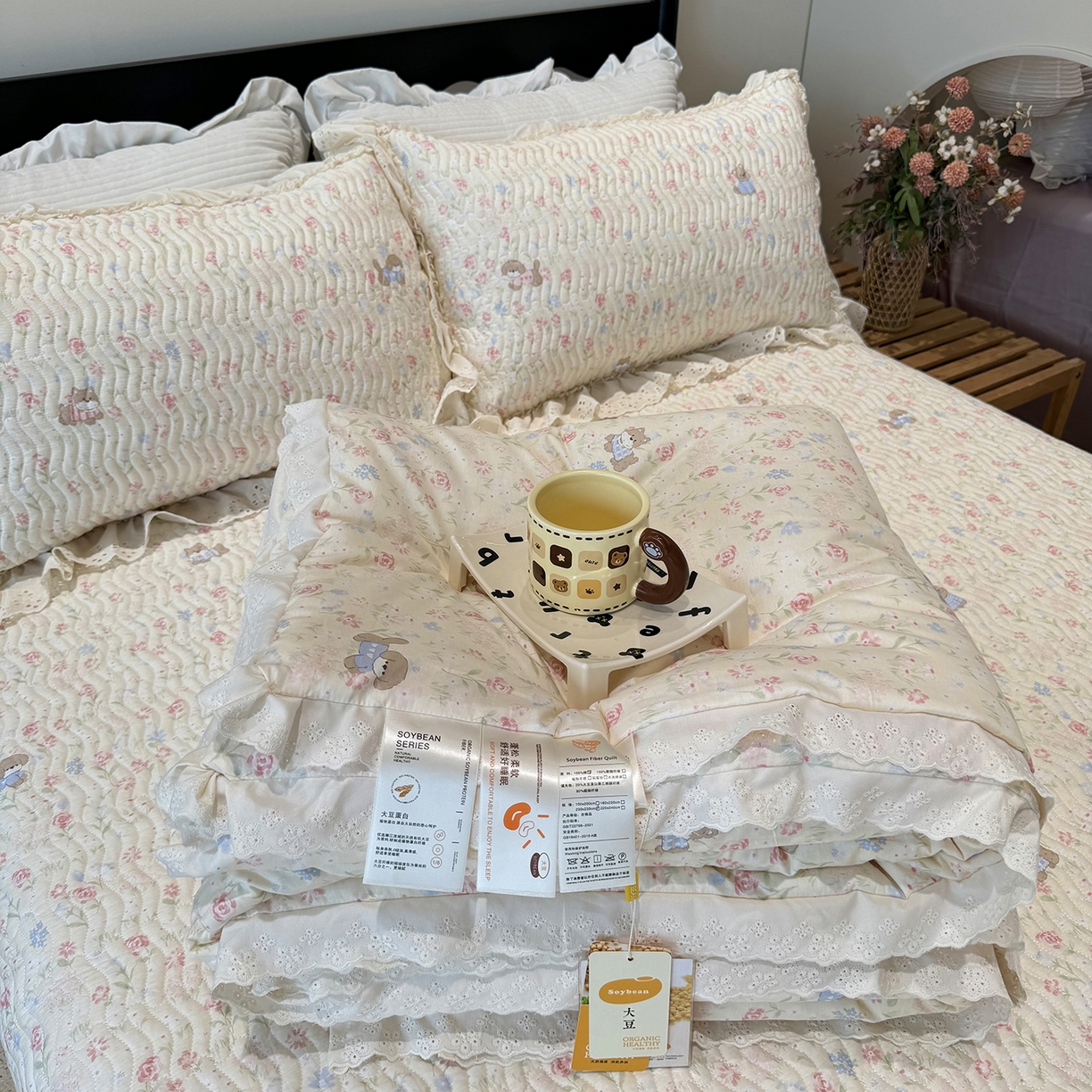 91家纺网 家纺一手货源 找家纺 莱豫家纺 2025新款全棉花边四季被5斤有同款床盖三件套 小小花园
