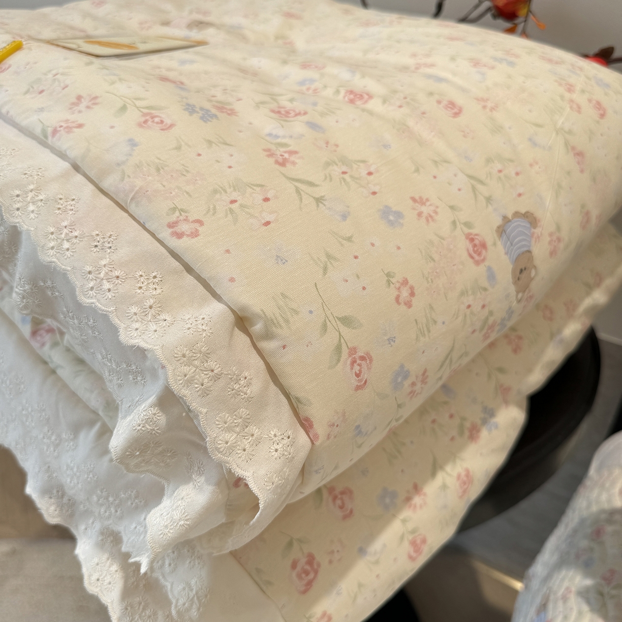 91家纺网 家纺一手货源 找家纺 莱豫家纺 2025新款全棉花边四季被5斤有同款床盖三件套 小小花园