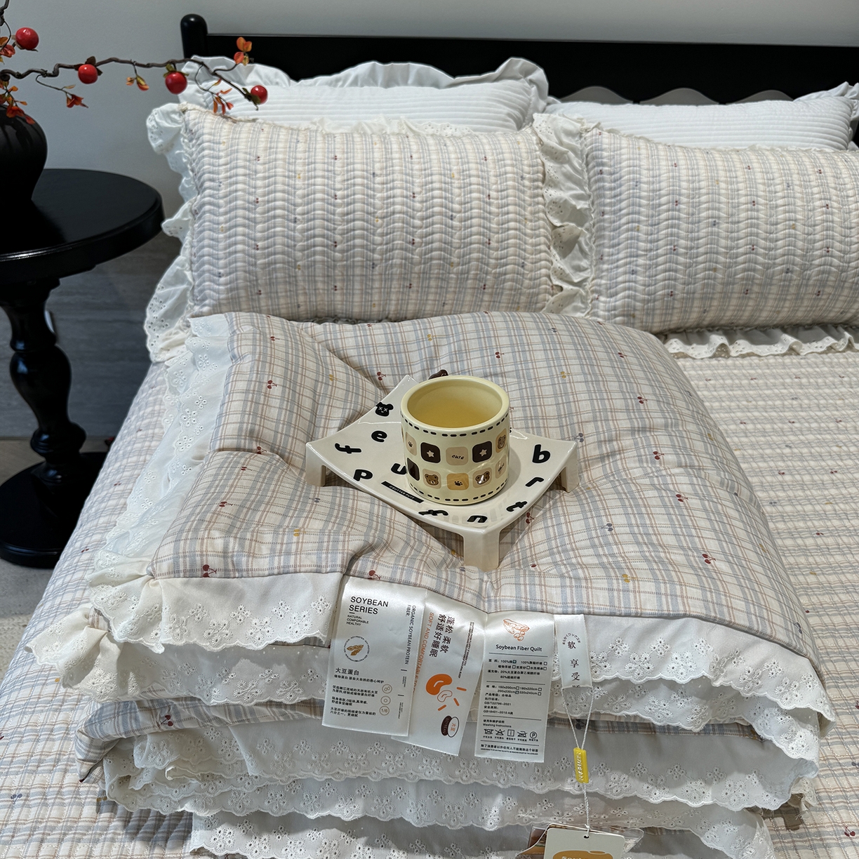 91家纺网 家纺一手货源 找家纺 莱豫家纺 2025新款全棉花边四季被5斤有同款床盖三件套 樱桃可可