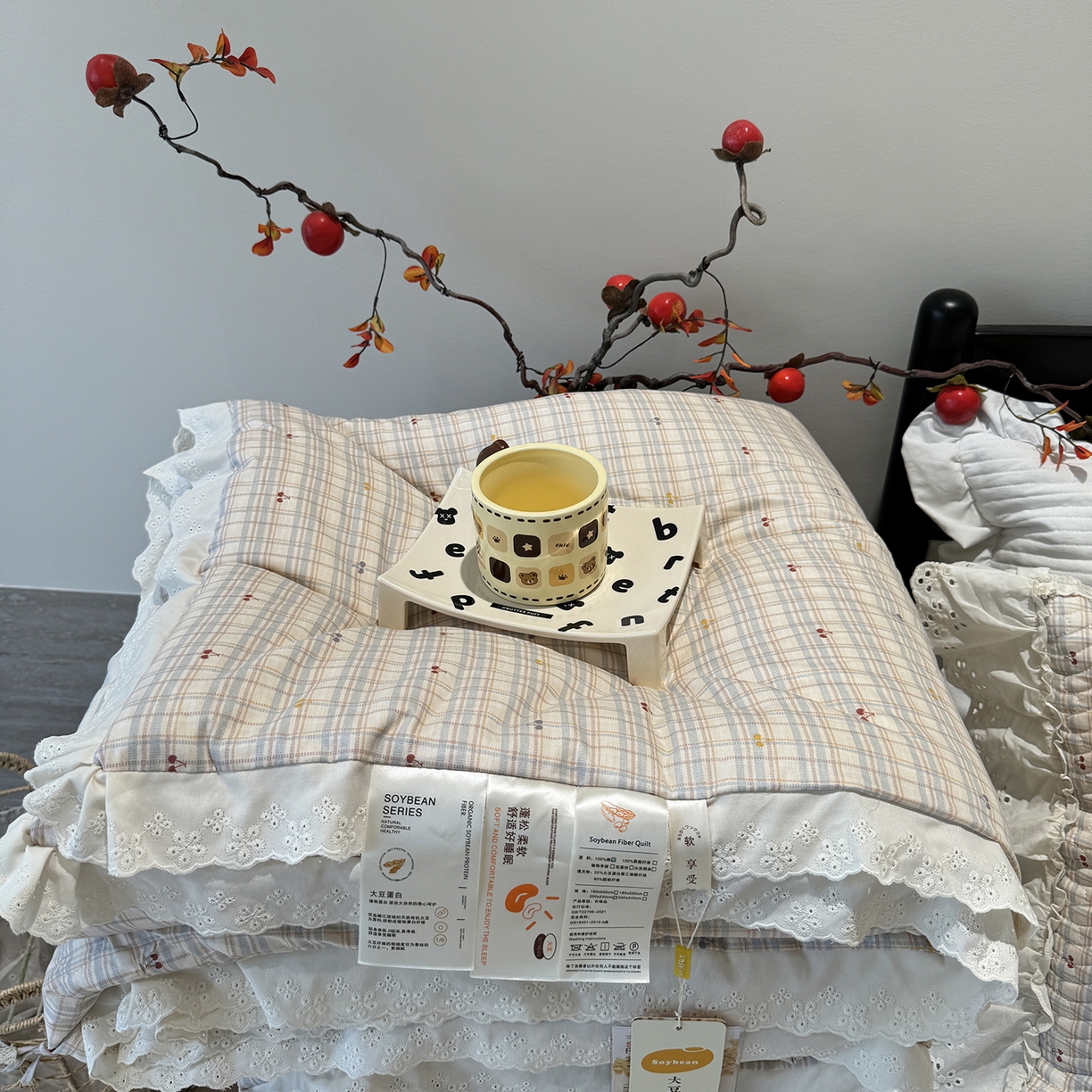 91家纺网 家纺一手货源 找家纺 莱豫家纺 2025新款全棉花边四季被5斤有同款床盖三件套 樱桃可可