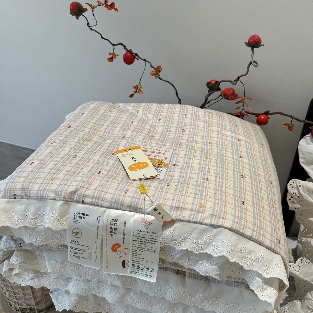 91家纺网 家纺一手货源 找家纺 莱豫家纺 2025新款全棉花边四季被5斤有同款床盖三件套 樱桃可可