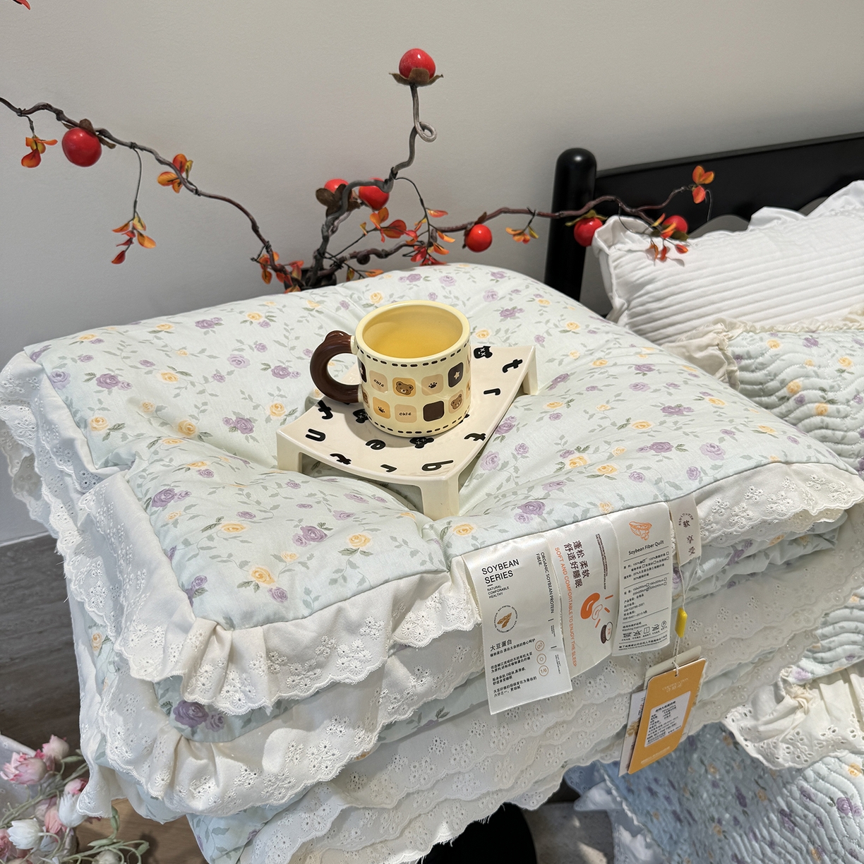 91家纺网 家纺一手货源 找家纺 莱豫家纺 2025新款全棉花边四季被5斤有同款床盖三件套 稚嫩蔷薇