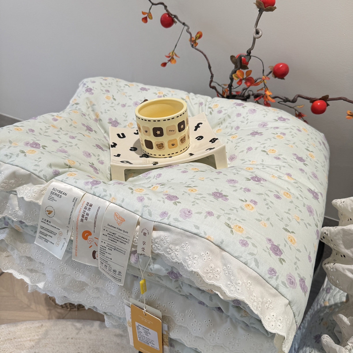 91家纺网 家纺一手货源 找家纺 莱豫家纺 2025新款全棉花边四季被5斤有同款床盖三件套 稚嫩蔷薇