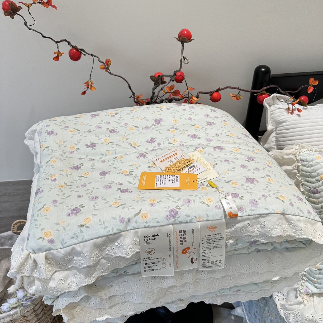 91家纺网 家纺一手货源 找家纺 莱豫家纺 2025新款全棉花边四季被5斤有同款床盖三件套 稚嫩蔷薇