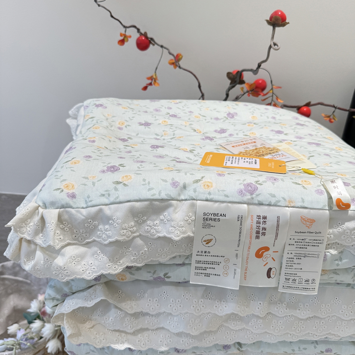 91家纺网 家纺一手货源 找家纺 莱豫家纺 2025新款全棉花边四季被5斤有同款床盖三件套 稚嫩蔷薇