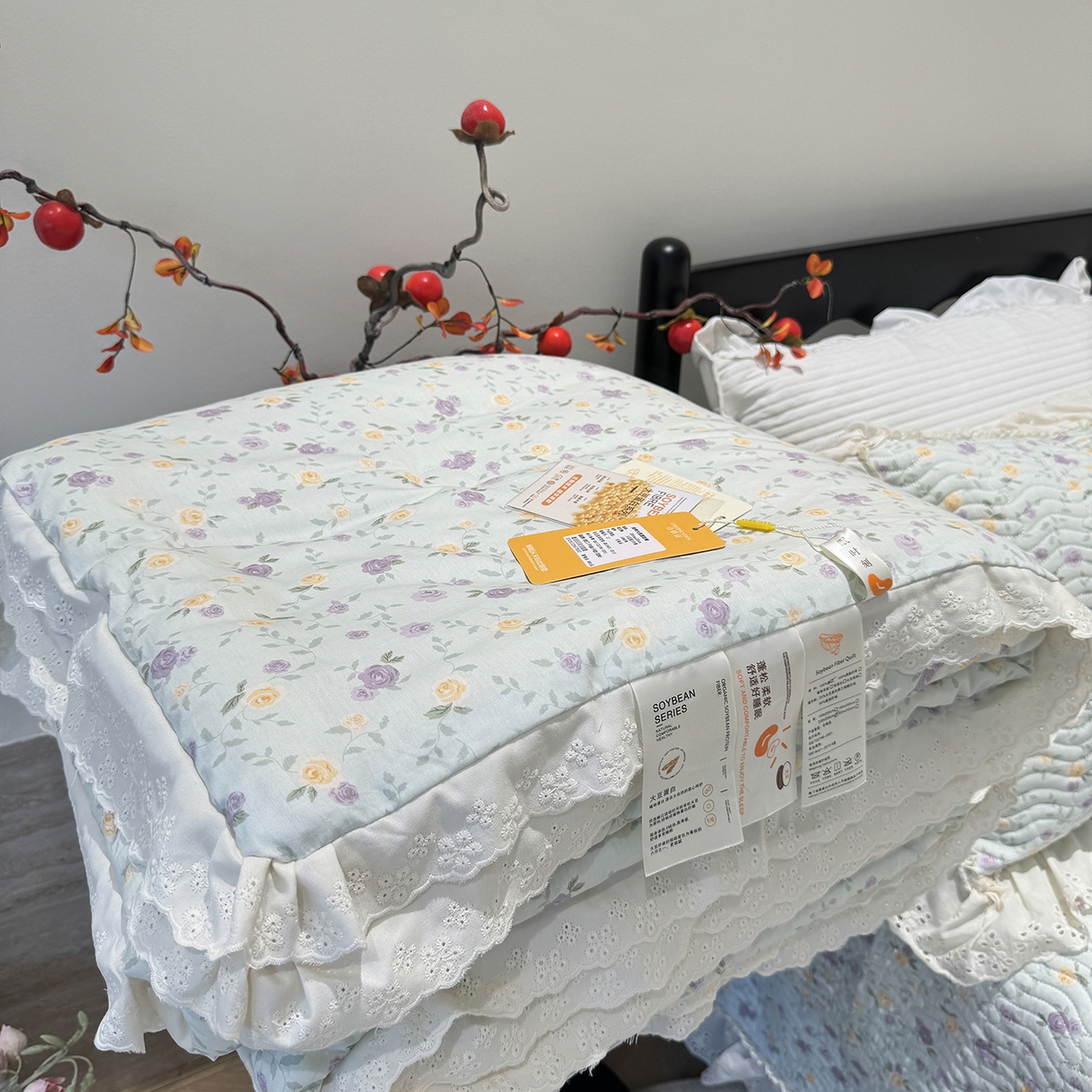 91家纺网 家纺一手货源 找家纺 莱豫家纺 2025新款全棉花边四季被5斤有同款床盖三件套 稚嫩蔷薇
