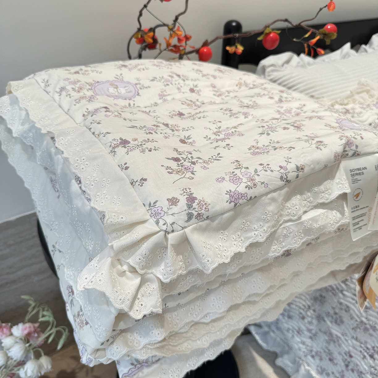 91家纺网 家纺一手货源 找家纺 莱豫家纺 2025新款全棉花边四季被5斤有同款床盖三件套 紫悦