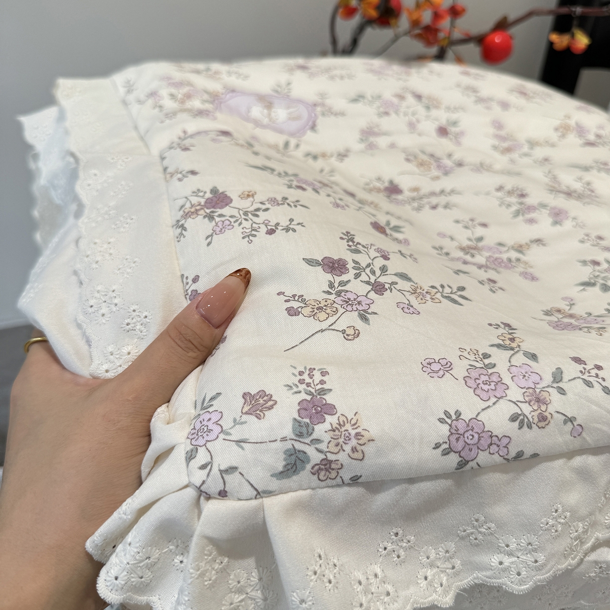 91家纺网 家纺一手货源 找家纺 莱豫家纺 2025新款全棉花边四季被5斤有同款床盖三件套 紫悦