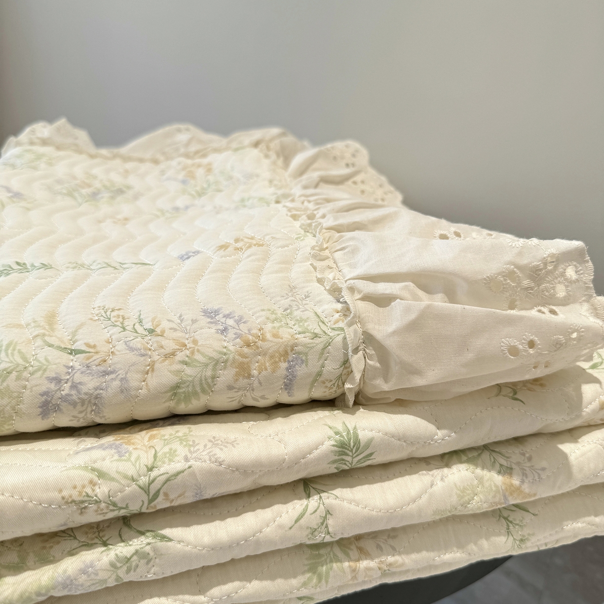 91家纺网 家纺一手货源 找家纺 莱豫家纺 2025秋冬新款纯棉床盖三件套可配同款四季被同款被套 芳草恋