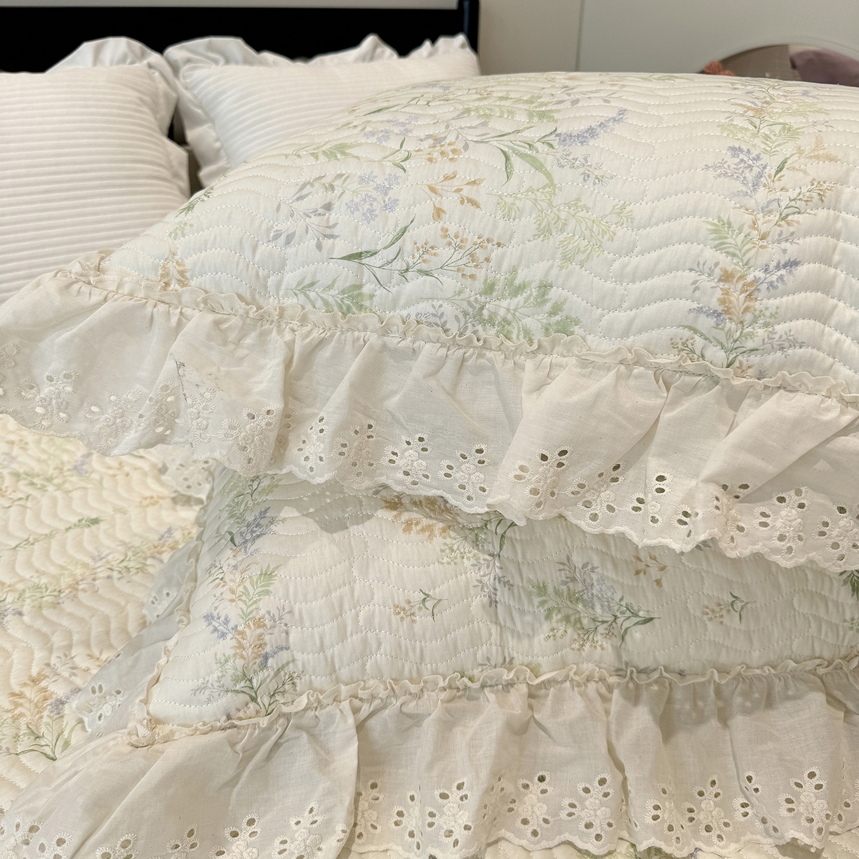 91家纺网 家纺一手货源 找家纺 莱豫家纺 2025秋冬新款纯棉床盖三件套可配同款四季被同款被套 芳草恋