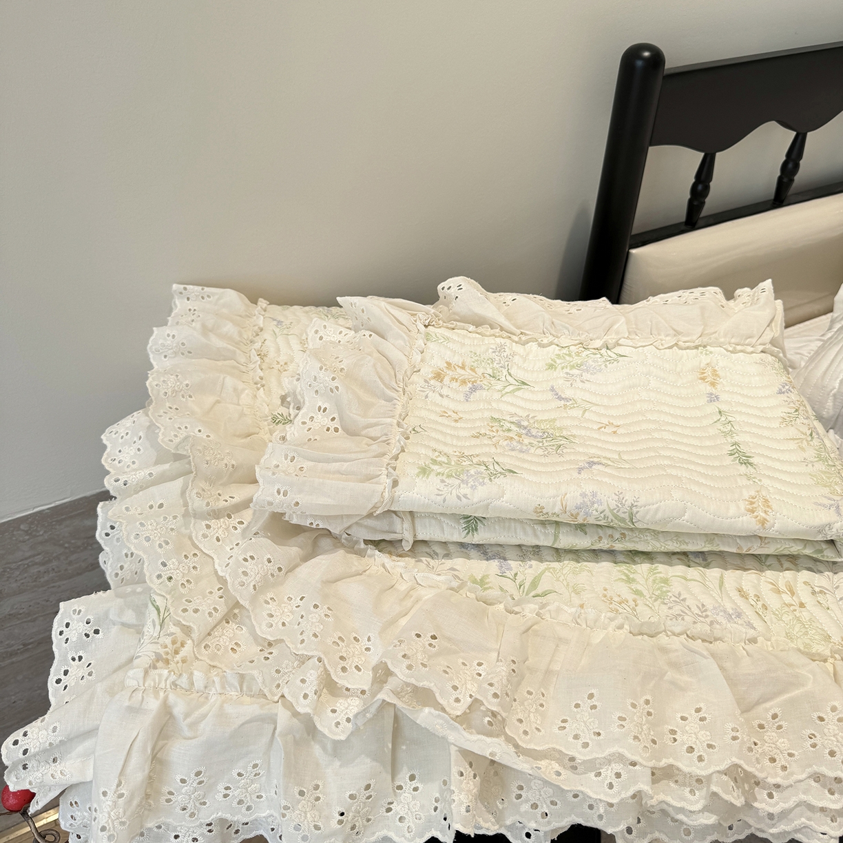 91家纺网 家纺一手货源 找家纺 莱豫家纺 2025秋冬新款纯棉床盖三件套可配同款四季被同款被套 芳草恋