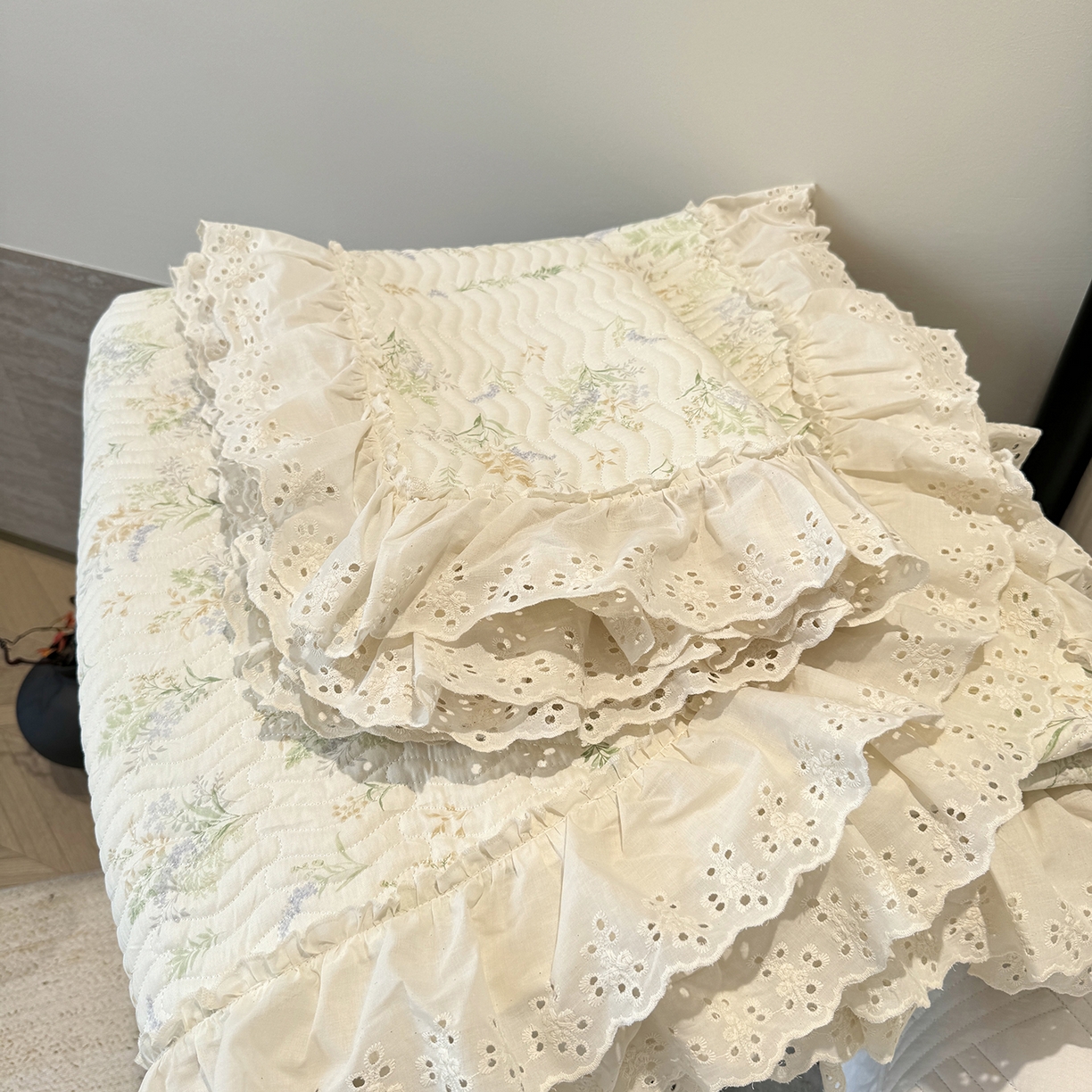 91家纺网 家纺一手货源 找家纺 莱豫家纺 2025秋冬新款纯棉床盖三件套可配同款四季被同款被套 芳草恋