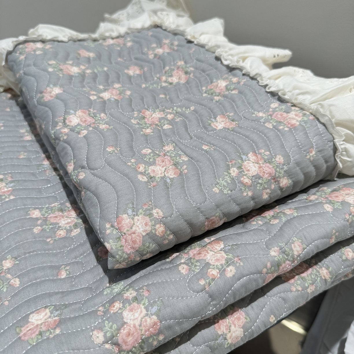 91家纺网 家纺一手货源 找家纺 莱豫家纺 2025秋冬新款纯棉床盖三件套可配同款四季被同款被套 沫婉