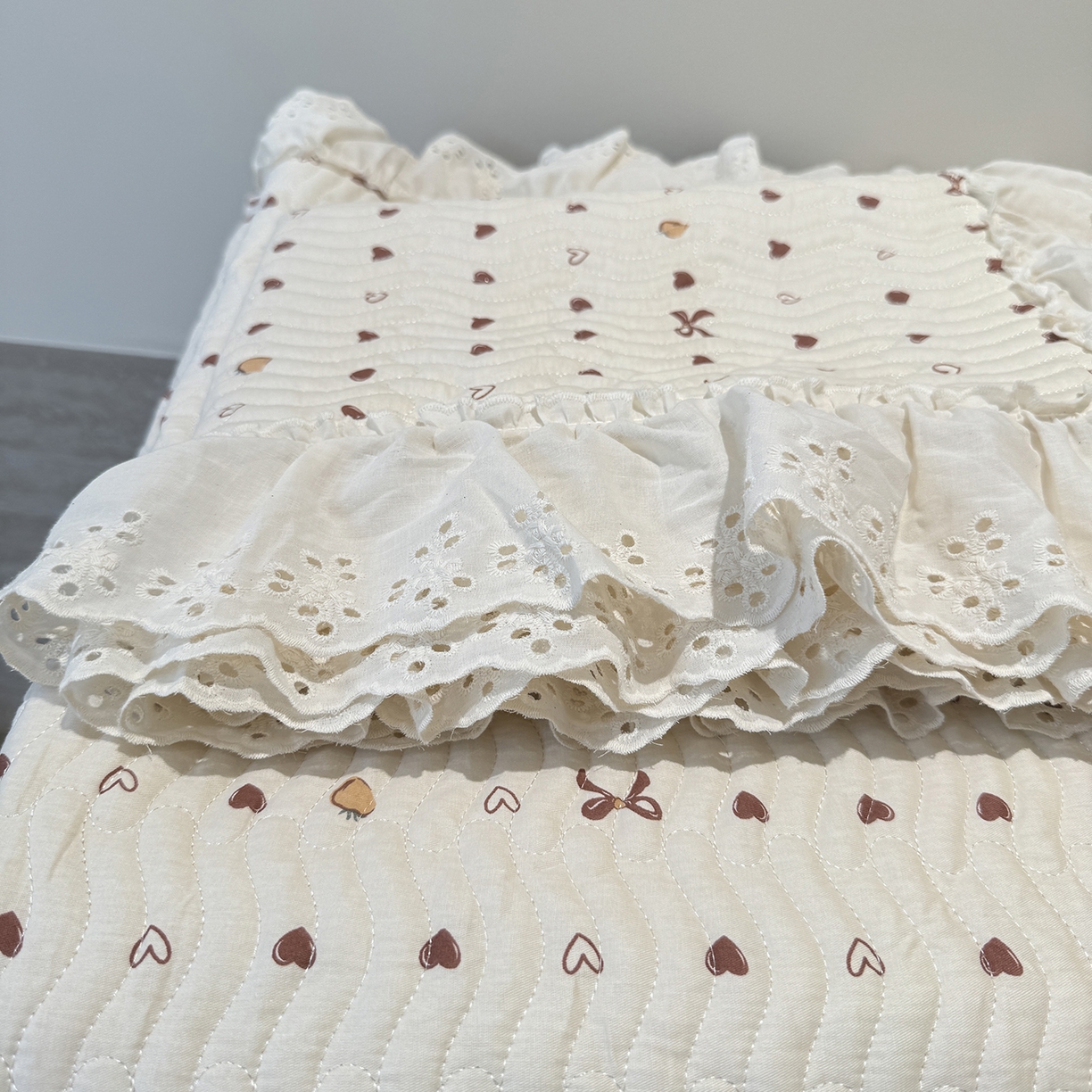 91家纺网 家纺一手货源 找家纺 莱豫家纺 2025秋冬新款纯棉床盖三件套可配同款四季被同款被套 小小爱心