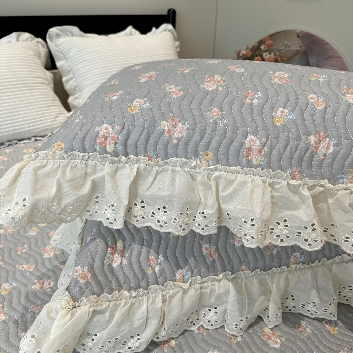 91家纺网 家纺一手货源 找家纺 莱豫家纺 2025秋冬新款纯棉床盖三件套可配同款四季被同款被套 沐辰花灰