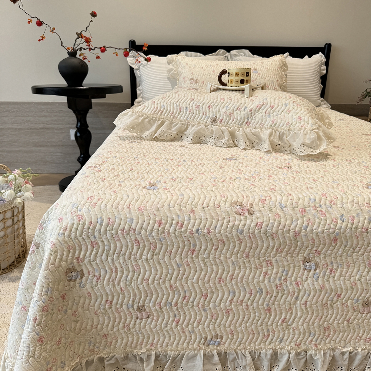 91家纺网 家纺一手货源 找家纺 莱豫家纺 2025秋冬新款纯棉床盖三件套可配同款四季被同款被套 小小花园