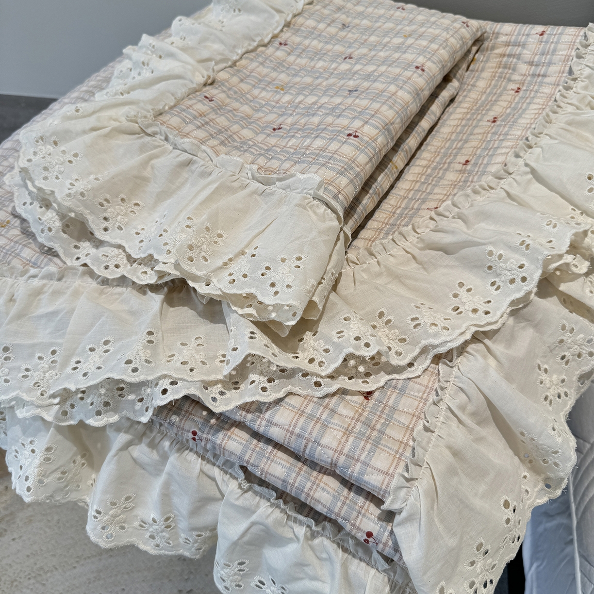 91家纺网 家纺一手货源 找家纺 莱豫家纺 2025秋冬新款纯棉床盖三件套可配同款四季被同款被套 樱桃可可